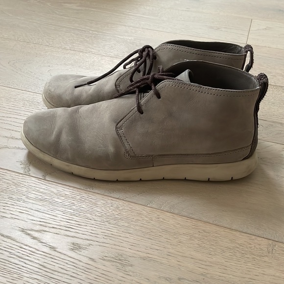 UGG Men’s Freaman Capra Waterproof Suede Boots 13 - Picture 4 of 9